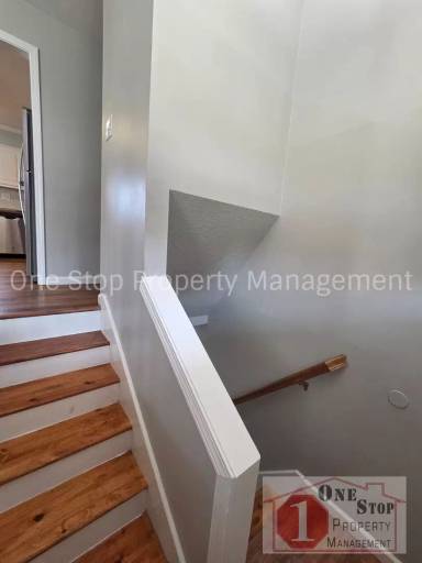 Main picture of 300 E 11th St