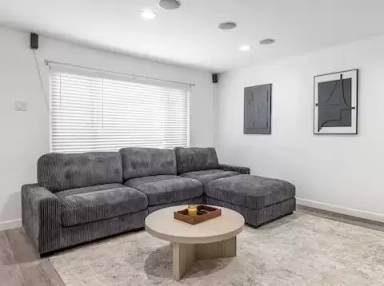 Main picture of 10614 Eastborne Ave