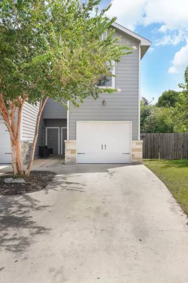 Main picture of 520 Advantage Dr