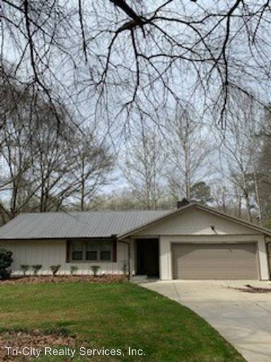 Main picture of 100 Lakeview Ln