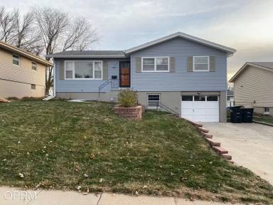 Main picture of 8221 Parker St