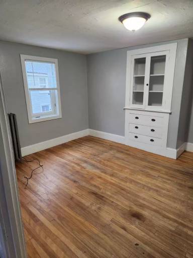 Main picture of 321 Broadway