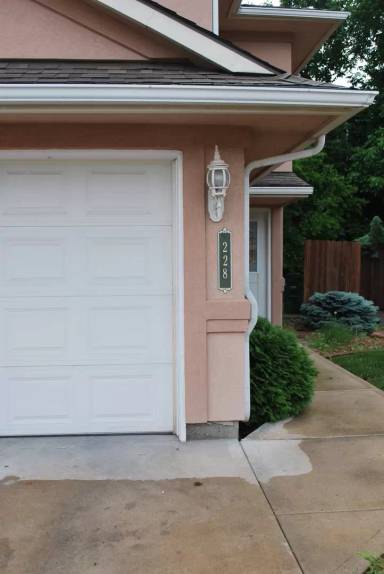 Main picture of 228 SE Florence Ave