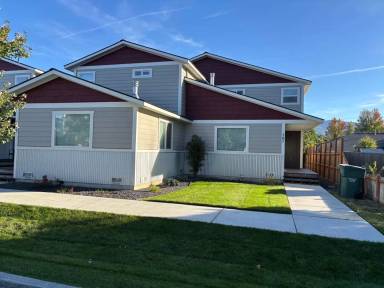 Main picture of 105 W 10th Ave