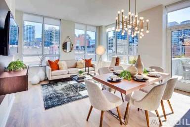 Main picture of 520 W Chicago Ave