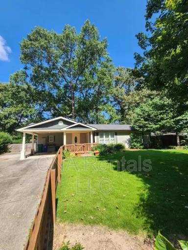 Main picture of 2750 Ivanhoe Ln SE