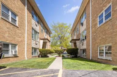 Main picture of 270 N Lake St