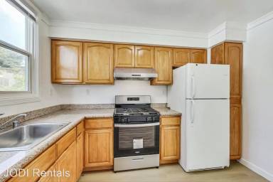 Main picture of 44 Montana St