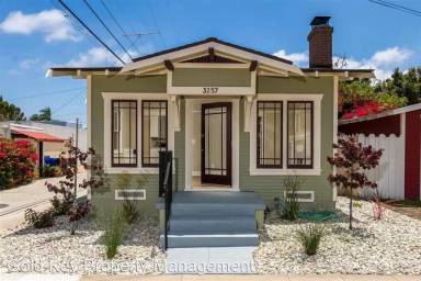 Main picture of 3257 Dwight St