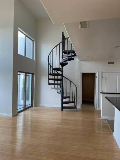 Main picture of 1042 S Kingsley Dr