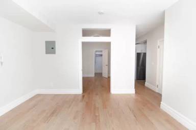Main picture of 123 E 24th St