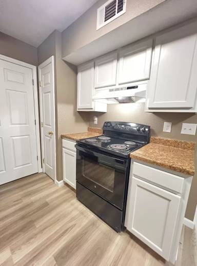 Main picture of 2150 N Sherwood Forest Dr Apartments