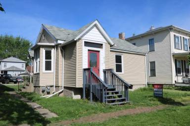 Main picture of 413 S 10th St