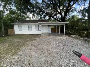 Main picture of 979 Center St