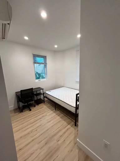 Main picture of 1334 W 22nd St