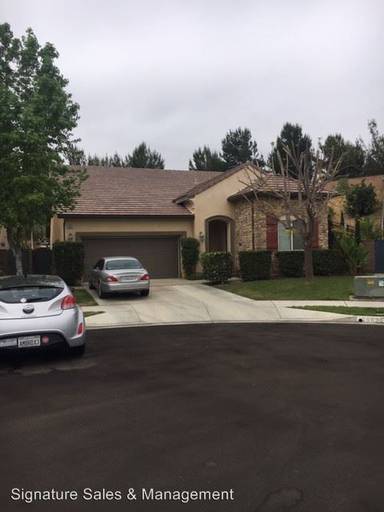 Main picture of 25625 Hyacinth St