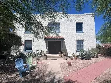 Main picture of 150 E 16th St