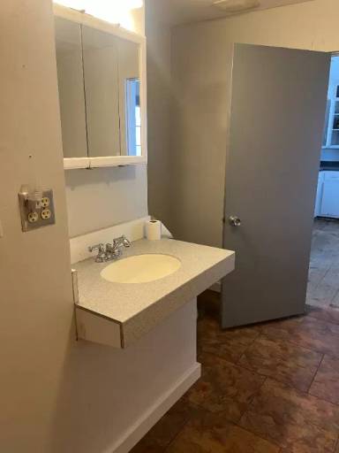 Main picture of 123 Poplar St