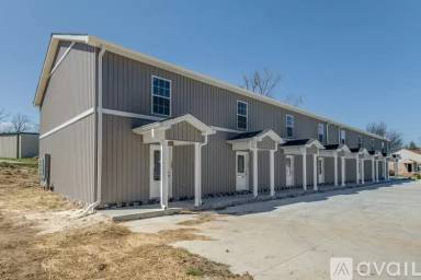 Main picture of 303 N Diagonal St