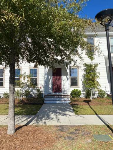 Main picture of 250 Oak Park St