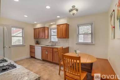 Main picture of 203 W Kelsey St