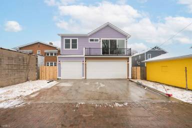 Main picture of 2120 Broadway St
