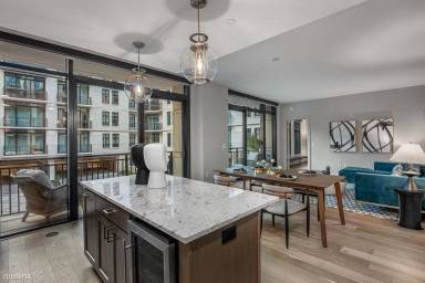 Main picture of Novel River Oaks