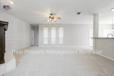 Main picture of 920 Dogwood Ln