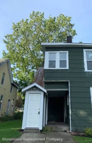 Main picture of 457 E 10th St