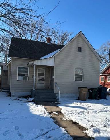Main picture of 817 N Maple St