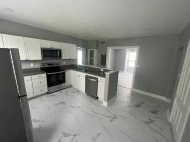 Main picture of 131 W High St