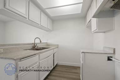 Main picture of 1555 W Carson St