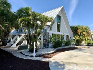 Main picture of 4054 NE Skyline Dr