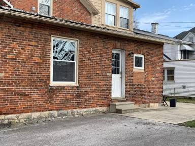 Main picture of 386 S Washington St