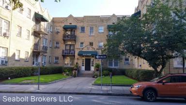 Main picture of 210 E State St