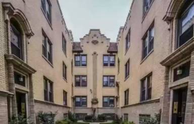 Main picture of 820 E 49th St