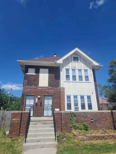 Main picture of 1998 E Grand Blvd