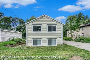 Main picture of 433 N Riverview Dr