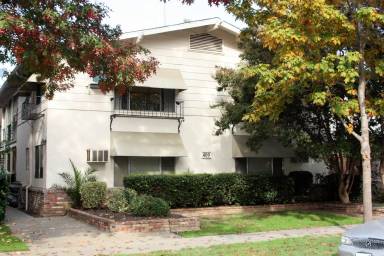 Main picture of 409 W Walnut St