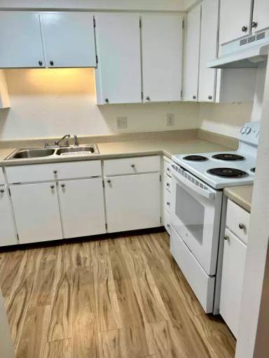 Main picture of 2808 E 32nd Ave