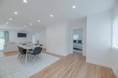 Main picture of 7099 Beechmont Ave