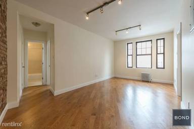 Main picture of 207 W 11th St