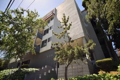 Main picture of 609 E 23rd St