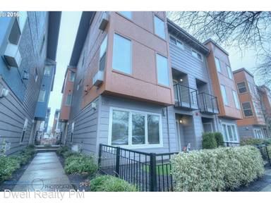 Main picture of 7537 N Leavitt Ave