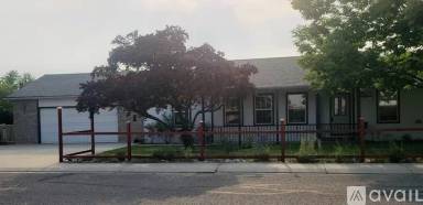 Main picture of 819 Elberta Ave