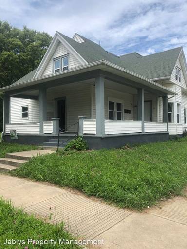 Main picture of 202 W 3rd St