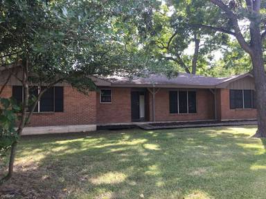 Main picture of 1107 E 27th St
