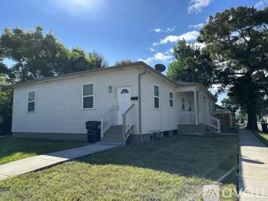 Main picture of 2702 Jonquil St