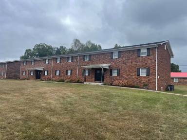 Main picture of 253 University Dr
