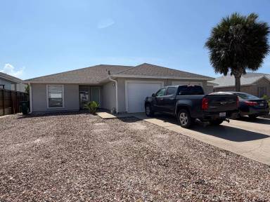 Main picture of 15442 Cruiser St